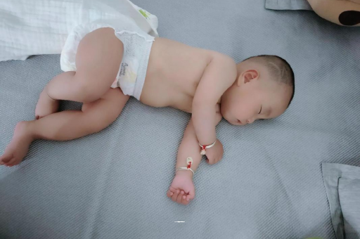 金湖孕妇显怀早的原因